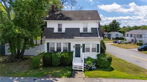 53 Wampanoag Trl, Riverside, RI 02915