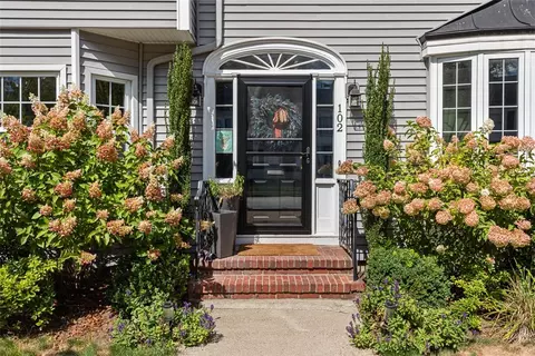102 Betsey Williams Dr, Cranston, RI 02905