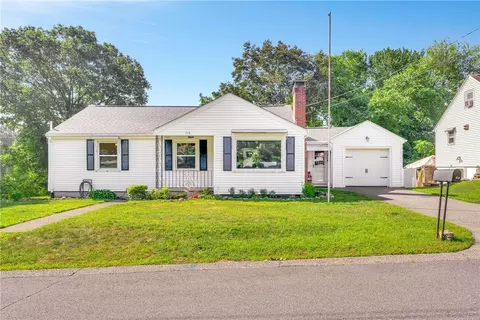 115 Waterman St, Cumberland, RI 02864