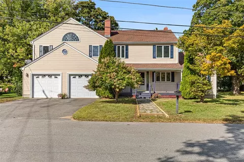 22 Mayfield Rd, Barrington, RI 02806