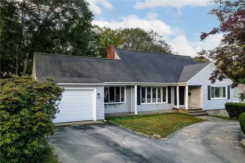 18 Doyle Dr, North Providence, RI 02911