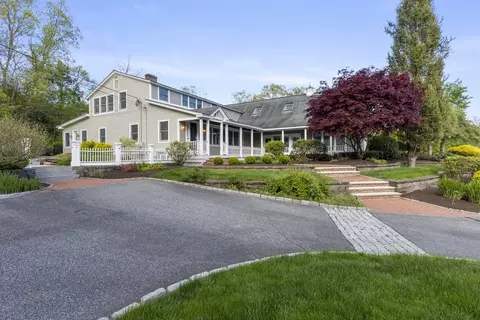 81 Salisbury St, Rehoboth, MA 02769