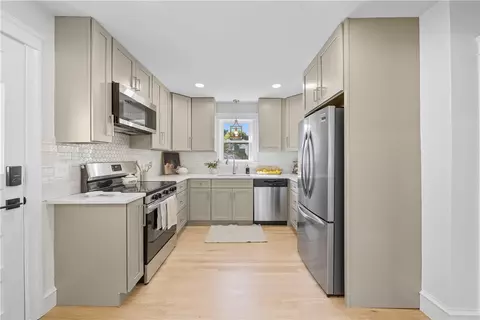 21 St George St, West Warwick, RI 02893 photo 10