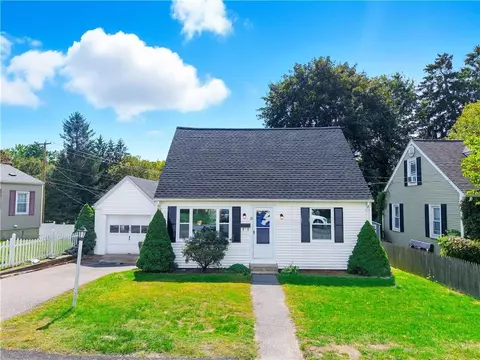 21 St George St, West Warwick, RI 02893 photo 3
