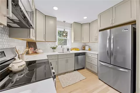 21 St George St, West Warwick, RI 02893 photo 14