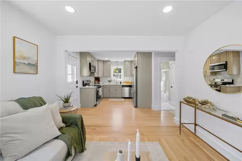 21 St George St, West Warwick, RI 02893 photo 6