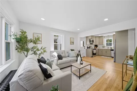 21 St George St, West Warwick, RI 02893 photo 5