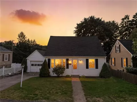 21 St George St, West Warwick, RI 02893 photo 2