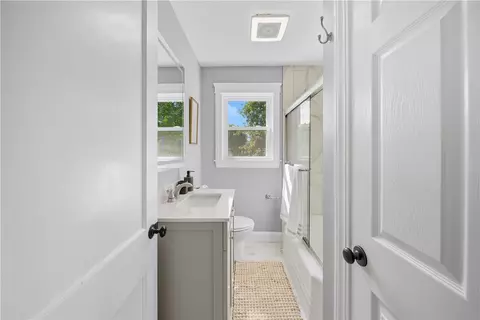 21 St George St, West Warwick, RI 02893 photo 18