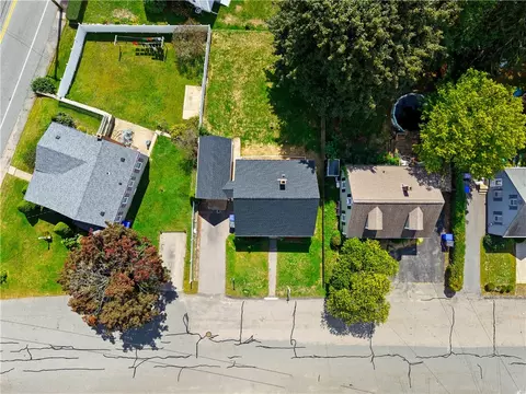 21 St George St, West Warwick, RI 02893 photo 4