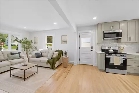 21 St George St, West Warwick, RI 02893 photo 15