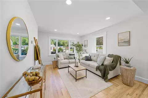 21 St George St, West Warwick, RI 02893 photo 8