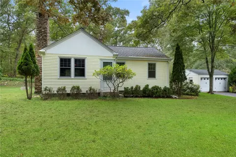 86 Oak St, Ashaway, RI 02804