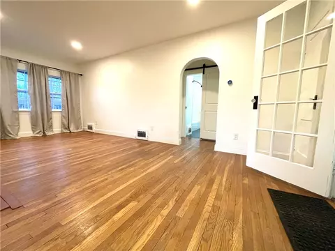 Living - 4 Harris Ave, Warren, RI 02885 photo 2 of 5