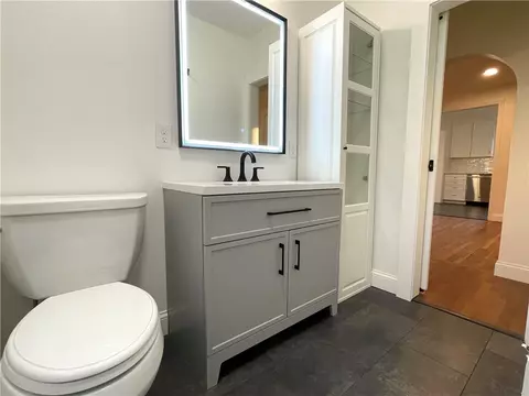Bath - 4 Harris Ave, Warren, RI 02885 photo 2 of 3
