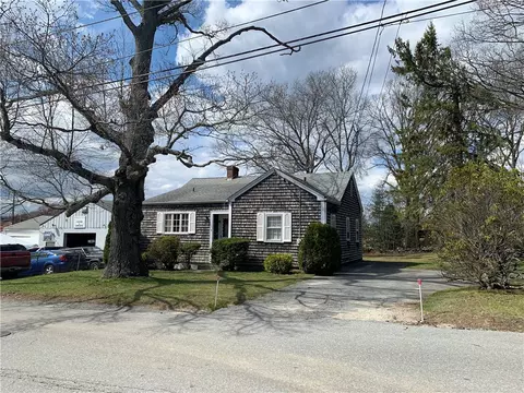 4 Harris Ave, Warren, RI 02885