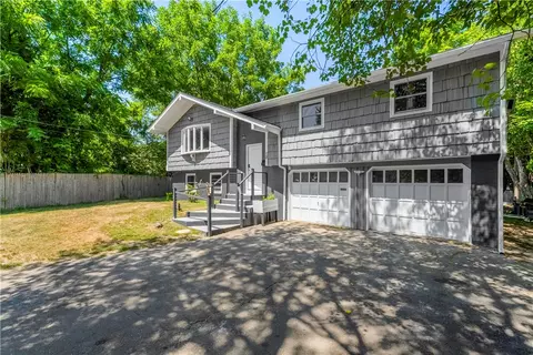 10 Renehan St, West Warwick, RI 02893