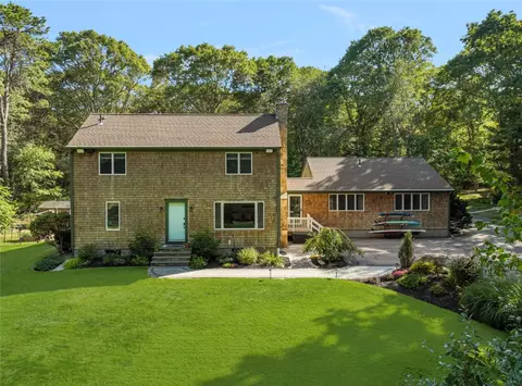 4960 S County Trl, Charlestown, RI 02813