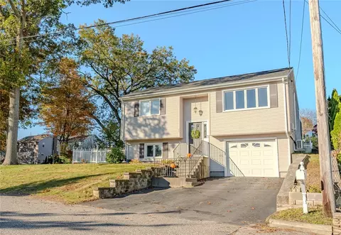 24 Vineyard Ave, Cumberland, RI 02864