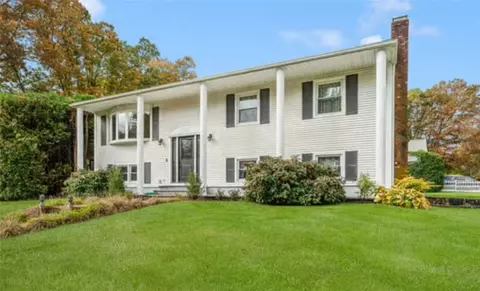 22 Glenwood Dr, Coventry, RI 02816