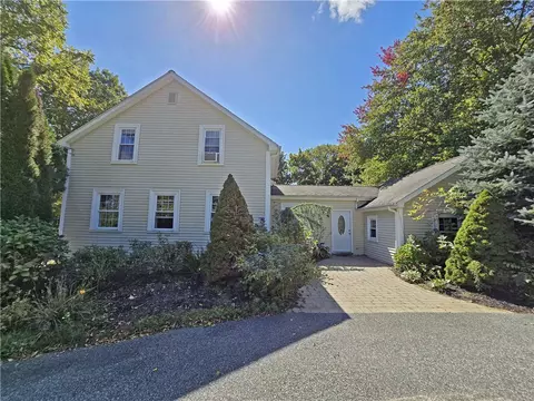 10 Sunapee Ct, Coventry, RI 02816