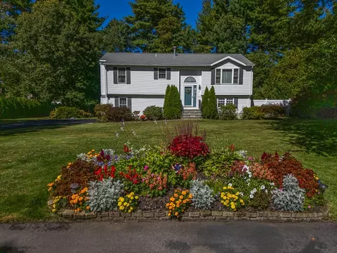 17 Wood Cove Dr, Coventry, RI 02816