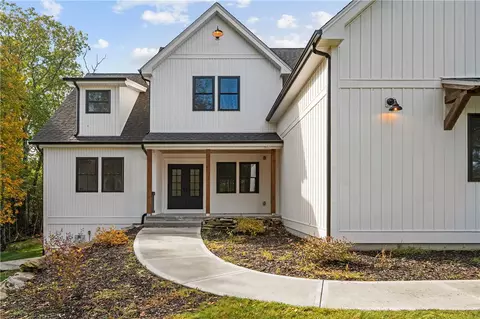 369 Huntinghouse Rd, Glocester, RI 02857