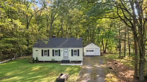 15 Davis Rd, Scituate, RI 02857