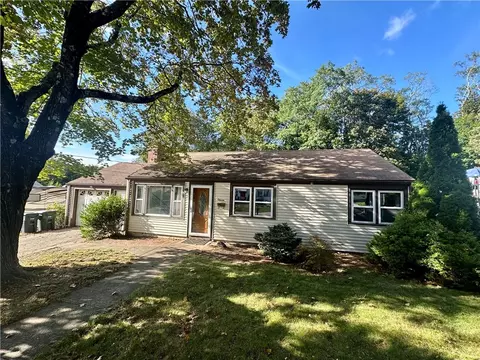 11 Dexter St, Coventry, RI 02816