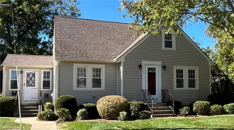 1 Ritchotte Ct, West Warwick, RI 02893