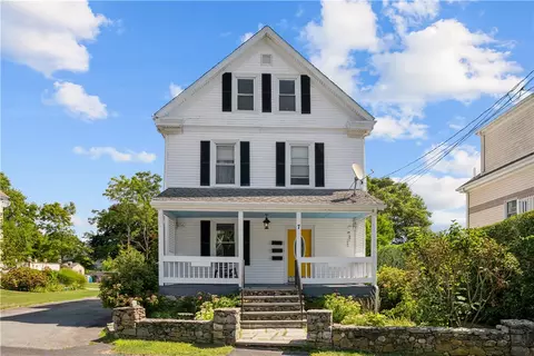 7 Caswell Ave, Newport, RI 02840