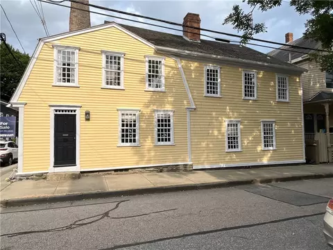 35 Second St, Newport, RI 02840