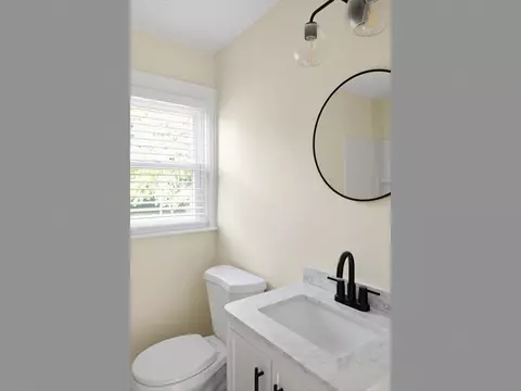 Bath - 117 Canal St, Westerly, RI 02891 photo 4 of 7
