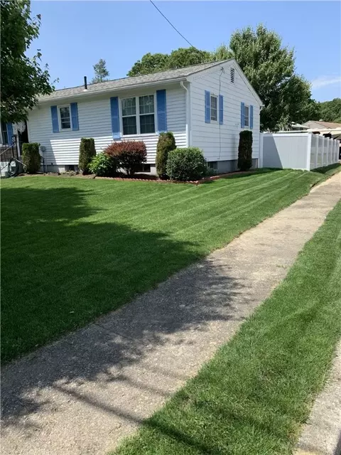 91 Carnation Dr, Warwick, RI 02886 photo 3