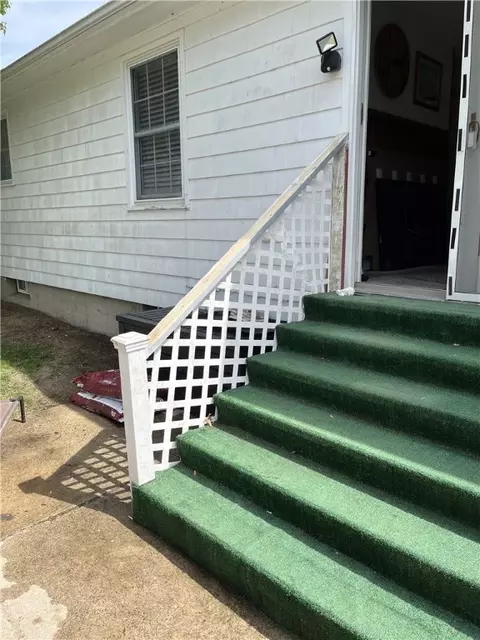 91 Carnation Dr, Warwick, RI 02886 photo 5
