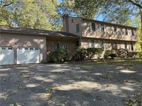 120 Adirondack Dr, East Greenwich, RI 02818