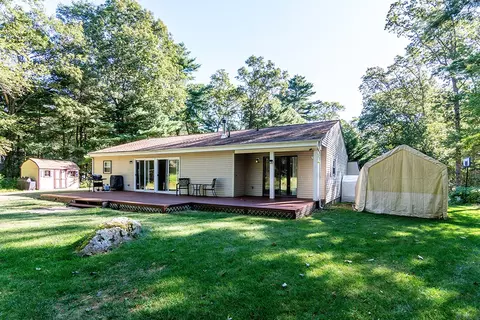 686 Gardiner Rd, Exeter, RI 02822