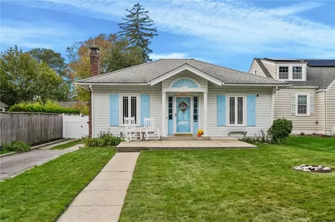 293 Parkside Dr, Warwick, RI 02888