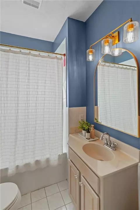 Bath - 293 Parkside Dr, Warwick, RI 02888 photo 1 of 1