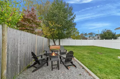 Exterior - 293 Parkside Dr, Warwick, RI 02888 photo 7 of 8