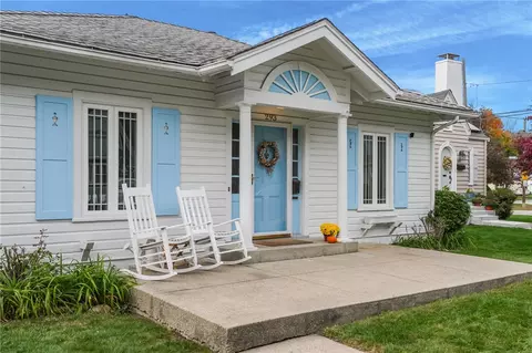 Exterior - 293 Parkside Dr, Warwick, RI 02888 photo 2 of 8