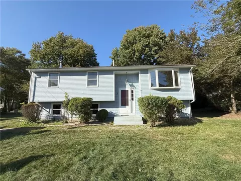 7 Leatherleaf Rd, Narragansett, RI 02882