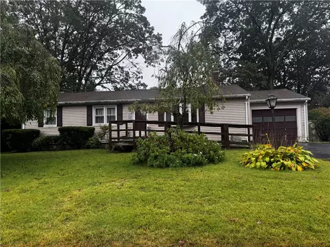 66 Amsterdam Ave, Warwick, RI 02889