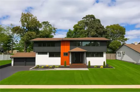 105 Kristen Ct, Warwick, RI 02888