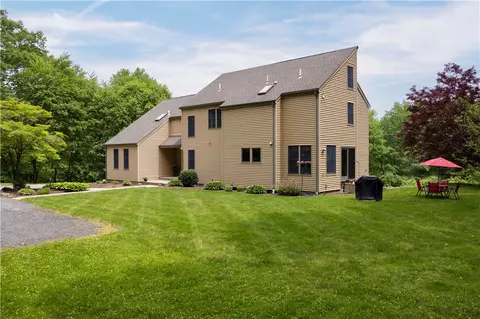 71 Phillips Ln, Glocester, RI 02814