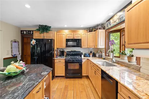 10 Bartlett Rd, Middletown, RI 02842 photo 18