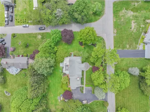 10 Bartlett Rd, Middletown, RI 02842 photo 8