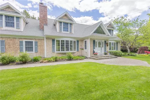 10 Bartlett Rd, Middletown, RI 02842