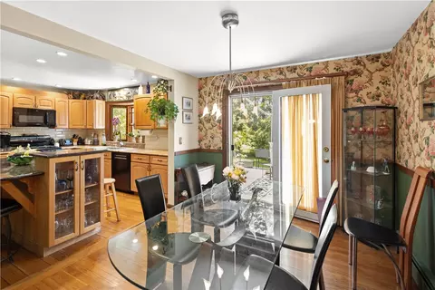 10 Bartlett Rd, Middletown, RI 02842 photo 19