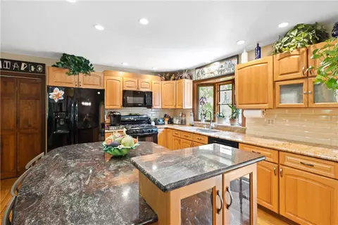10 Bartlett Rd, Middletown, RI 02842 photo 17